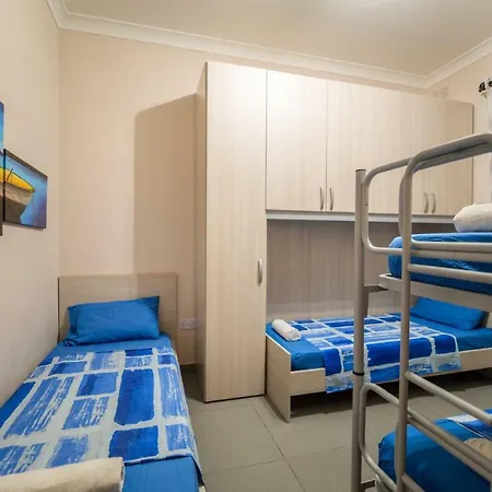 Luxury With Airconditioning Apartment *